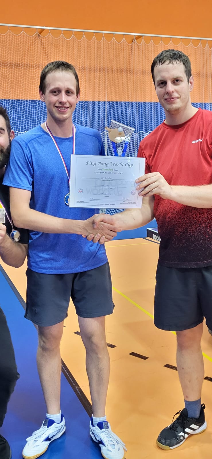 Ian Johnston - předání certifikátu do Mexika